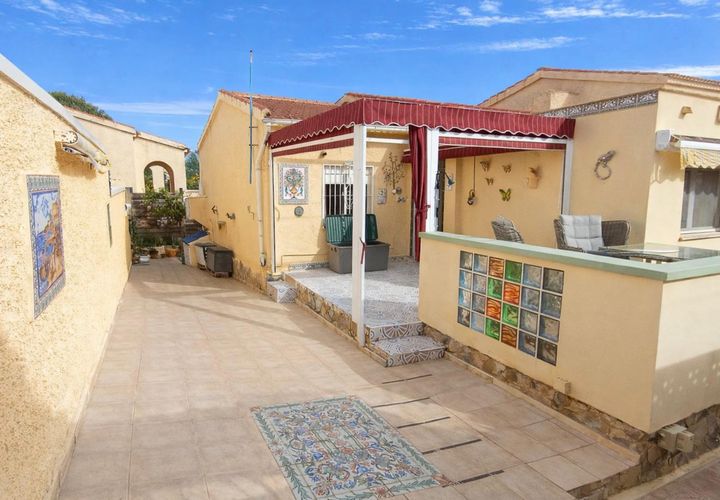 Villa en La Marina, Alicante, La Marina - € 179.000 | Ref: NP: 841 - photo 1